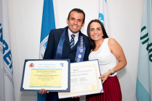 Entrega de títulos en Costa Rica